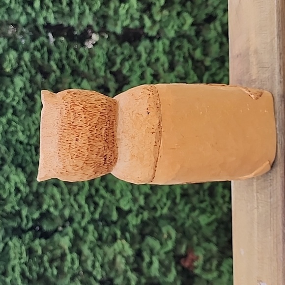 Primitive hand carved wooden owl figurine - Picture 11 of 16